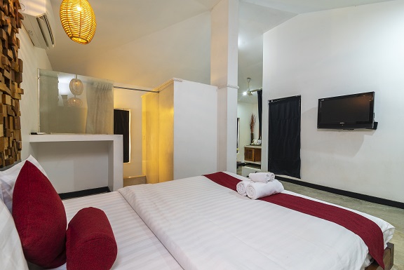 Junior Suite with Balcony-Free 1 way airport transfers